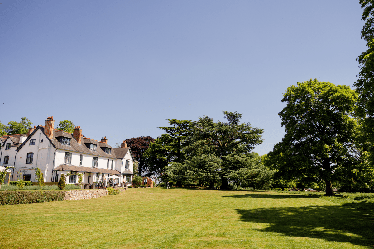 Outdoors at Ashton Lodge 01